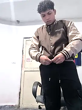 Snapshot of VersedChip chatting on 02-04-26, 10:36 VersedChip online show from 02-04-26, 10:36