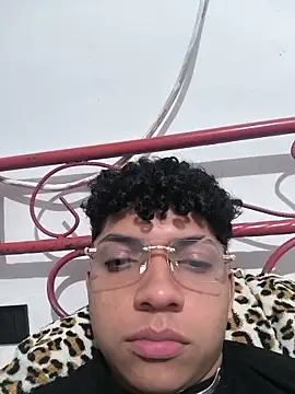 Snapshot of VersedChip chatting on 03-10-26, 11:43 VersedChip online show from 03-10-26, 11:43