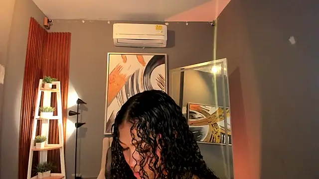 ailann  online show from 04-22-26, 07:37