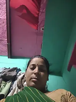 Snapshot of Reena_lodha chatting on 05-27-26, 09:34 Reena lodha online show from 05-27-26, 09:34