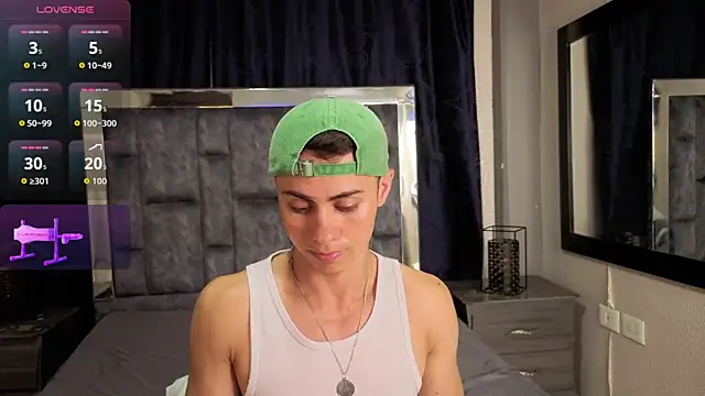 Snapshot of LeoMonnroe chatting on 07-23-26, 01:58 LeoMonnroe online show from 07-23-26, 01:58