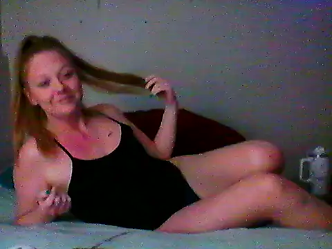 Snapshot of tinytiff33 chatting on 01-14-26, 02:17 tinytiff33 online show from 01-14-26, 02:17