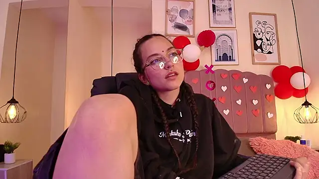 Hanabie  online show from 02-18-26, 03:13