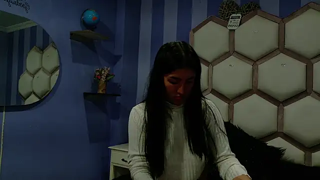 yvi taylor online show from 04-24-26, 02:19