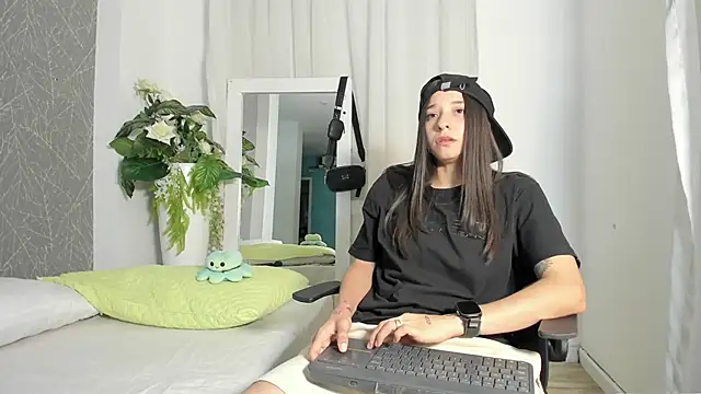 ViictoriiaSaenz online show from 04-27-26, 03:59