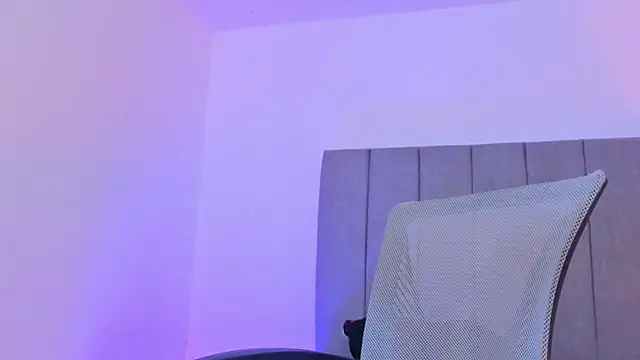 Adonys Lewis  online show from 04-22-26, 06:16