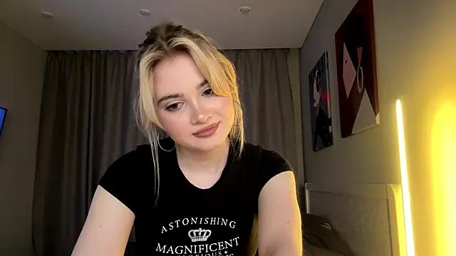 KariJarecke online show from 03-10-26, 01:05