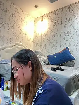 Ponthip online show from 04-24-26, 04:42