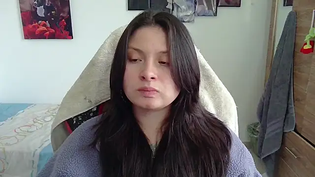 Snapshot of yessica_gomez01 chatting on 05-03-26, 10:05 yessica gomez01 online show from 05-03-26, 10:05
