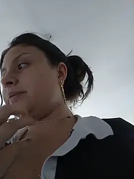Snapshot of yessica_gomez01 chatting on 06-10-26, 06:40 yessica gomez01 online show from 06-10-26, 06:40