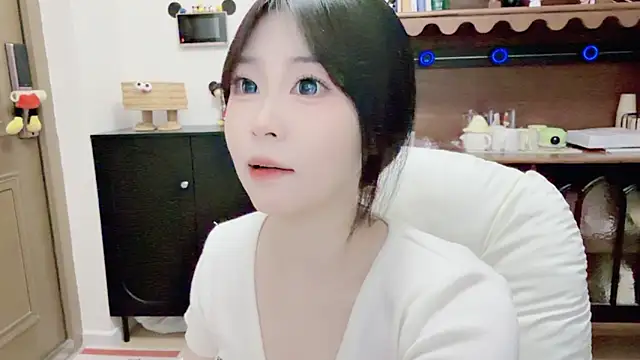 Snapshot of Onefiona chatting on 06-18-26, 11:58 Onefiona online show from 06-18-26, 11:58