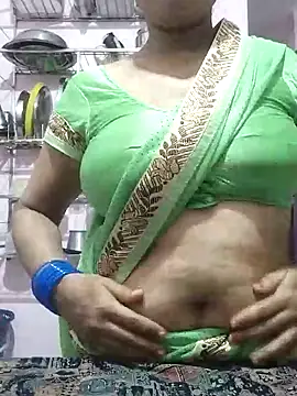 Snapshot of Zaara101 chatting on 07-07-26, 11:14 Zaara101 online show from 07-07-26, 11:14