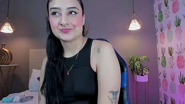Snapshot of emma_hiltonn_ chatting on 05-27-26, 02:19 emma hiltonn online show from 05-27-26, 02:19