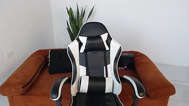 DarrenColleen online show from 04-23-26, 03:25