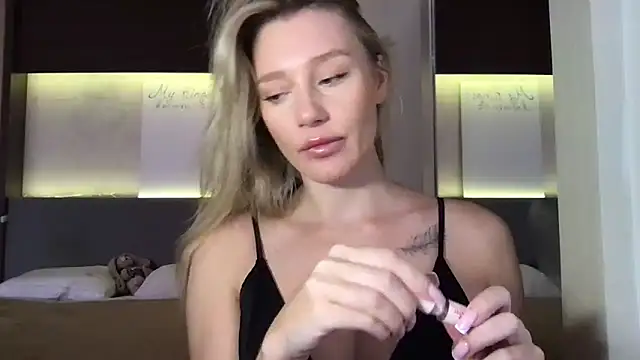 Snapshot of Stella_muse chatting on 06-16-26, 03:31 Stella muse online show from 06-16-26, 03:31