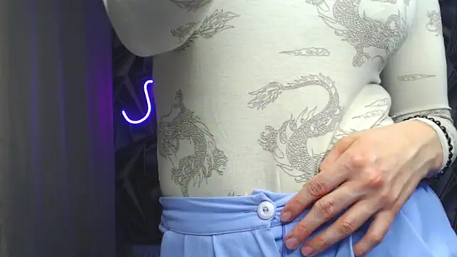 NikkiKiss    online show from 04-10-26, 06:34