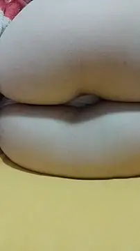 Snapshot of casal1001 chatting on 02-06-26, 08:18 casal1001 online show from 02-06-26, 08:18