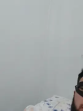 Snapshot of casal1001 chatting on 02-17-26, 01:57 casal1001 online show from 02-17-26, 01:57