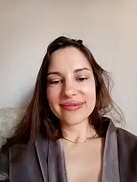 Snapshot of She-Moon chatting on 05-15-26, 05:47 She-Moon online show from 05-15-26, 05:47