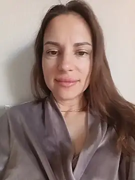 Snapshot of She-Moon chatting on 06-11-26, 05:27 She-Moon online show from 06-11-26, 05:27
