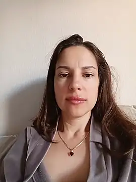 Snapshot of She-Moon chatting on 06-25-26, 04:34 She-Moon online show from 06-25-26, 04:34