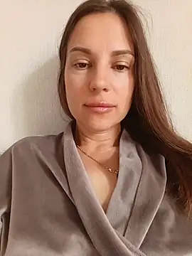 Snapshot of She-Moon chatting on 07-10-26, 05:45 She-Moon online show from 07-10-26, 05:45