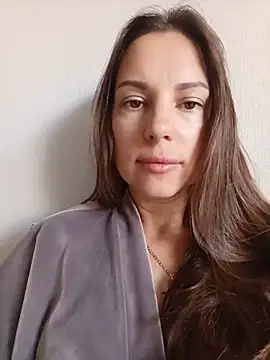 Snapshot of She-Moon chatting on 07-18-26, 05:33 She-Moon online show from 07-18-26, 05:33