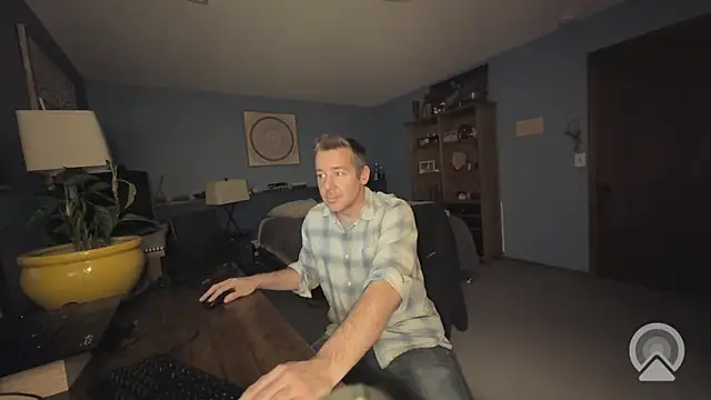 chrisw8140 online show from 04-23-26, 01:29