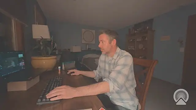 Snapshot of chrisw8140 chatting on 04-28-26, 04:06 chrisw8140 online show from 04-28-26, 04:06