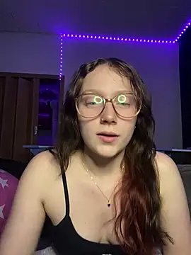 YoungLisaa18 online show from 02-11-26, 07:52