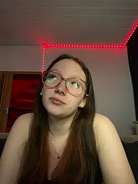 YoungLisaa18 online show from 03-03-26, 07:42