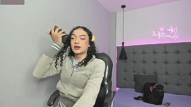 scarletcherry18 online show from 07-27-26, 03:57
