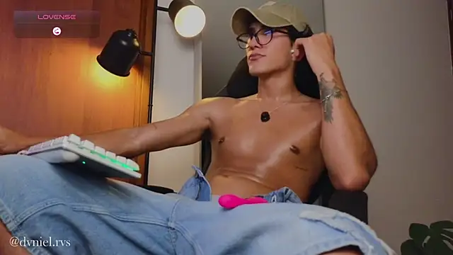 Snapshot of emilio_rivs chatting on 06-22-26, 02:24 emilio rivs online show from 06-22-26, 02:24