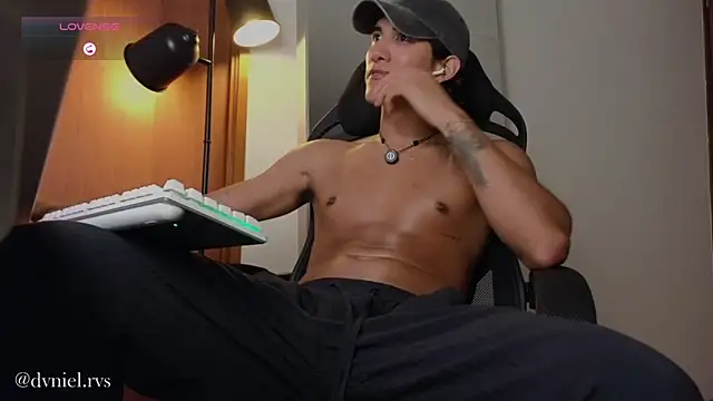 Snapshot of emilio_rivs chatting on 07-18-26, 01:21 emilio rivs online show from 07-18-26, 01:21