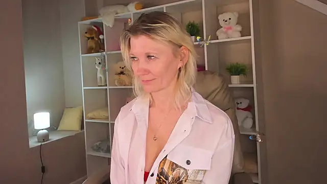 Julie Lucas online show from 03-02-26, 05:08