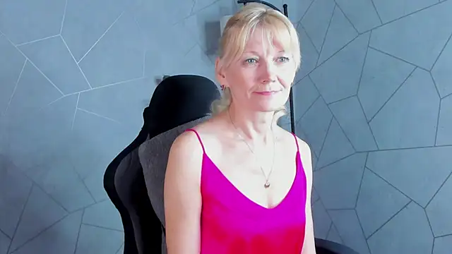 Julie Lucas online show from 05-17-26, 11:56