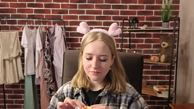 DonnaCole online show from 05-18-26, 10:43