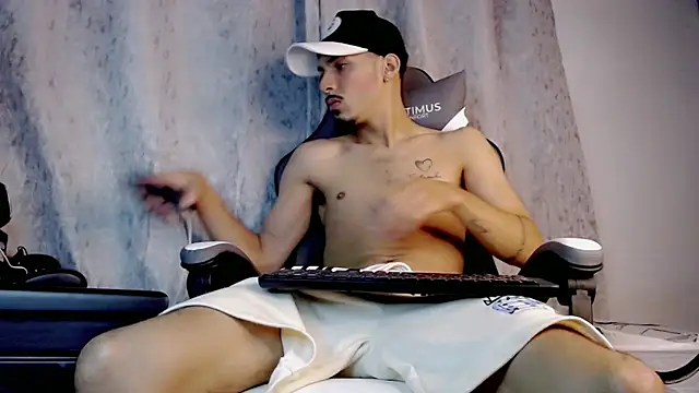 Snapshot of Yankees_xxx chatting on 06-14-26, 11:56 Yankees xxx online show from 06-14-26, 11:56