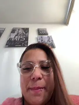 Snapshot of Pretty__Milf chatting on 05-10-26, 12:10 Pretty Milf online show from 05-10-26, 12:10