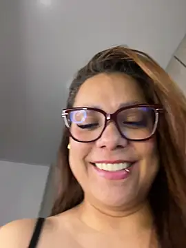 Snapshot of Pretty__Milf chatting on 06-10-26, 12:59 Pretty Milf online show from 06-10-26, 12:59