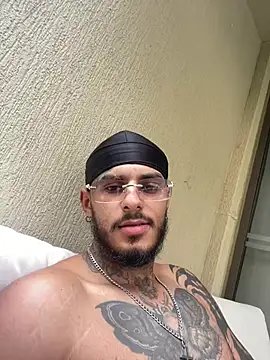 Snapshot of liyamjunior chatting on 02-08-26, 03:59 liyamjunior online show from 02-08-26, 03:59