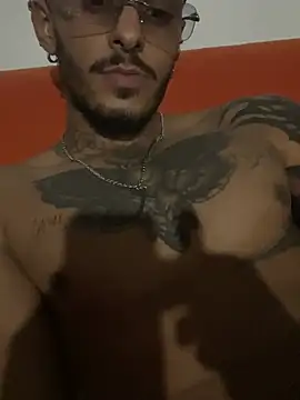 Snapshot of liyamjunior chatting on 03-06-26, 01:24 liyamjunior online show from 03-06-26, 01:24