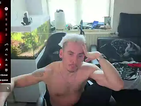 Snapshot of Rayzel_White chatting on 04-29-26, 05:30 Rayzel White online show from 04-29-26, 05:30
