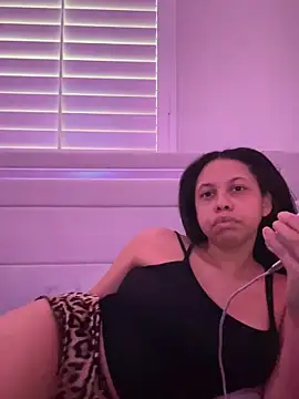 Snapshot of cartierprincess chatting on 05-09-26, 02:17 cartierprincess online show from 05-09-26, 02:17