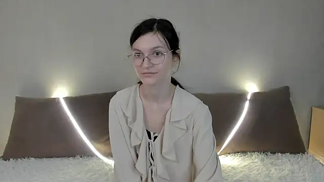 ThoraMarola online show from 04-17-26, 07:44