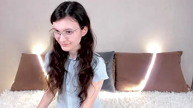 ThoraMarola online show from 04-26-26, 04:43