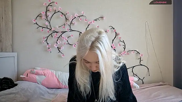 MisaMew online show from 04-28-26, 09:47