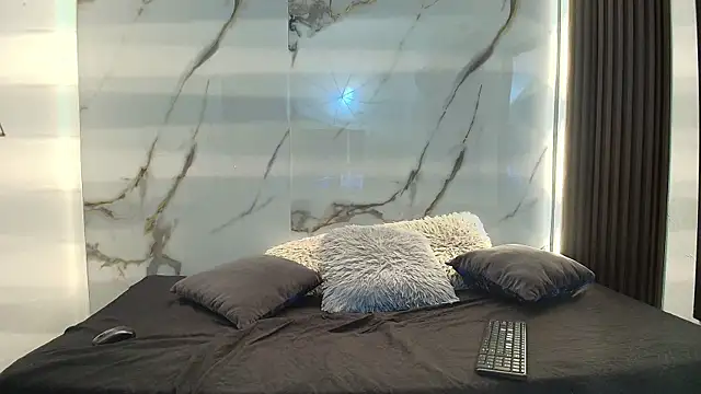 Snapshot of Danner_Alaia chatting on 01-16-26, 08:35 Danner Alaia online show from 01-16-26, 08:35