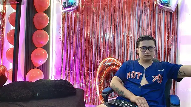 Snapshot of Danner_Alaia chatting on 02-13-26, 08:49 Danner Alaia online show from 02-13-26, 08:49