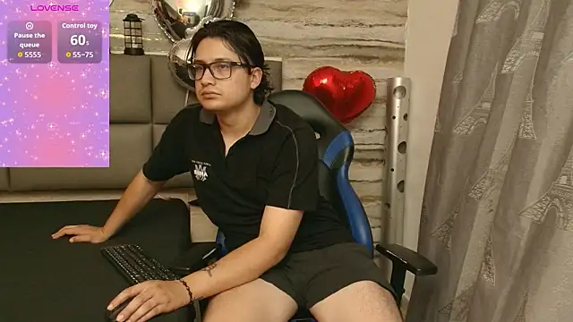 Snapshot of Danner_Alaia chatting on 02-15-26, 08:27 Danner Alaia online show from 02-15-26, 08:27